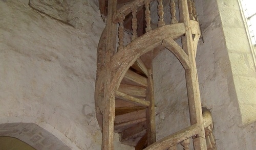 Écrous Filetés En Métal Avec Boulons Sur Planche De Bois Vintage