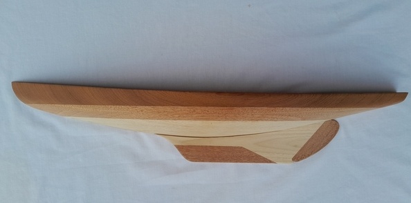 Demi coque de bateau en acajou et châtaignier