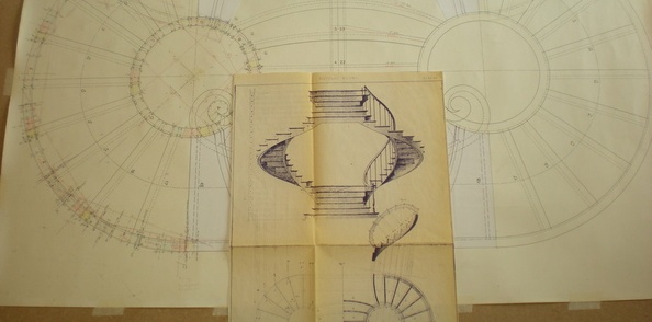 Escalier à double révolution, épure inspirée de la planche 59-60 du NOUVEAU ROUBO (sur cette épure les limons sont à la française tandis que sur le modèle de Roubo les limons sont à l'anglaise)