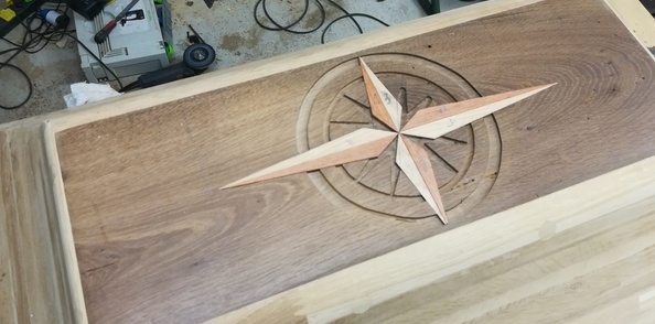 Marqueterie rose des vents