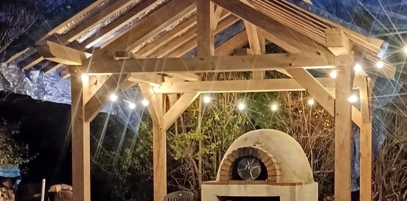 (Four à Pizza) et son abri