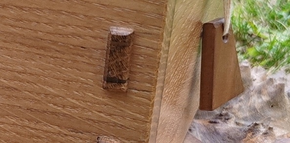 Assemblage d'angle à tenons mi-bois