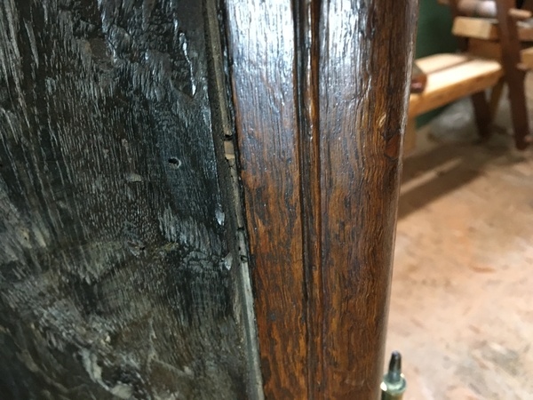 Cheville entre façade et côté