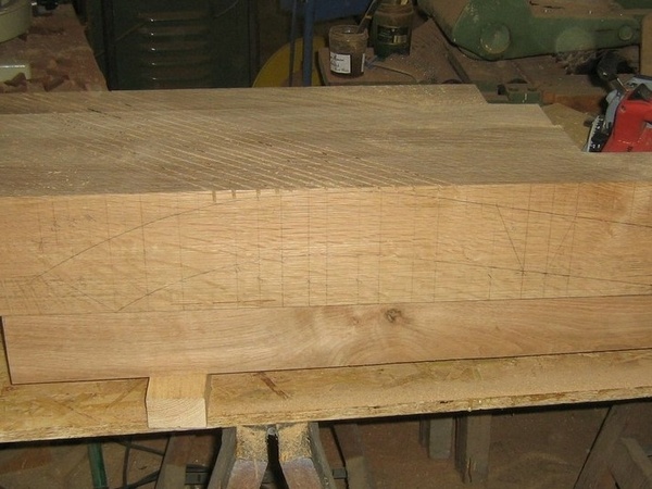 Calibre rallongé tracé sur un bloc capable (http://www.papavoine-menuiserie.com)