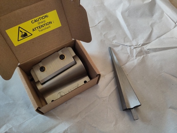 Deux outils de chez Veritas pour tailler des tenons coniques et faire les mortaises correspondantes.