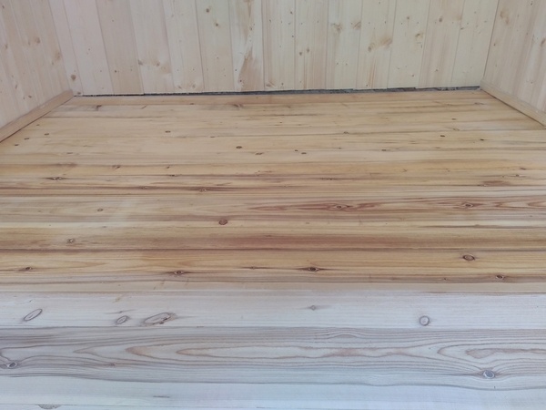 Le plancher de la roulotte