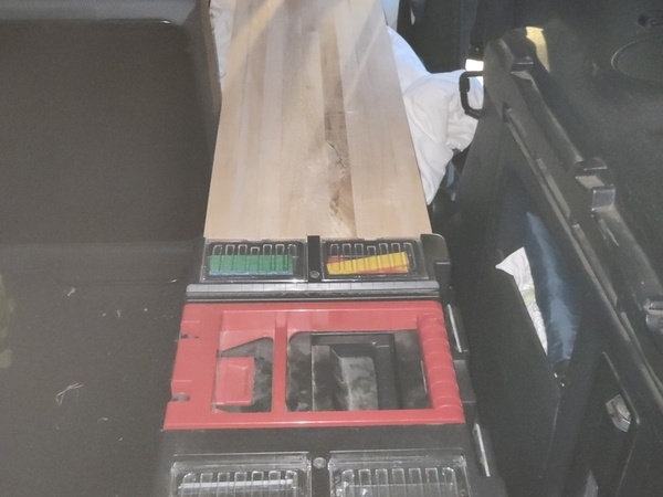 Transport des plateaux de l'établi. Heureusement que j'ai une Berlingo.