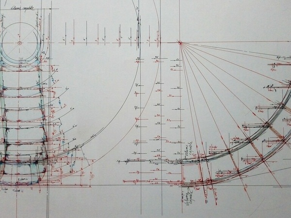 vue de dessus et vraie grandeur, largeur du volume capable axé sur la vue de dessus et volume capable en cintre régulier pris sur la vraie grandeur