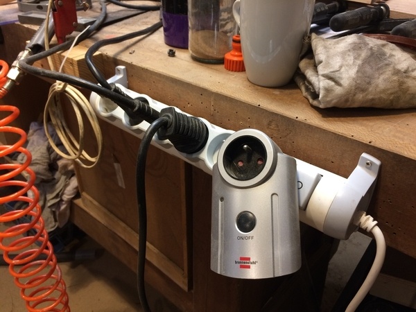 Bloc multiprise orientable Legrand avec prise télécommandée