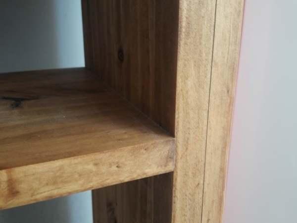 la tablette est "incrustée" sur 15mm de profondeur