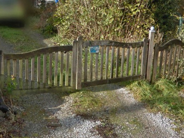 A noter que la photo date d’il y a 9 ans ( Google street view )
