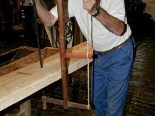 Foot sawing with a long frame saw, by Kjennerud and Løvdal