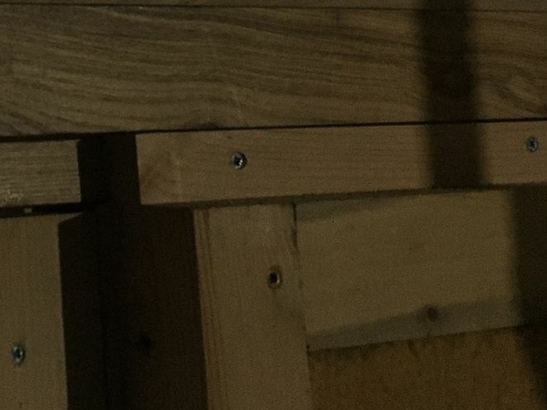 Tasseau pour solidariser le bloc fenêtre