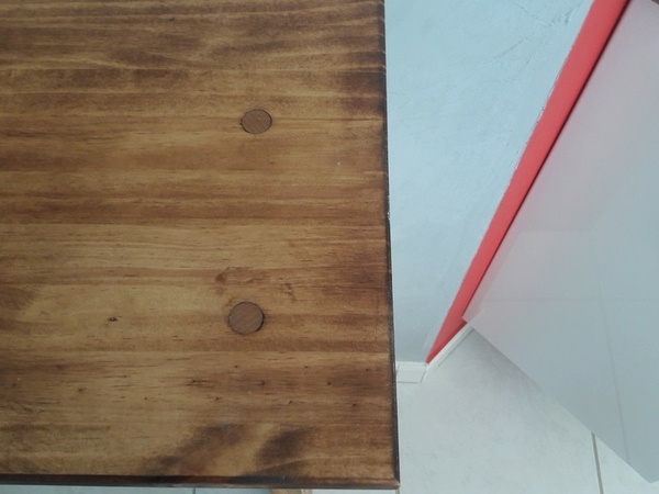 Les têtes de vis sont camouflées