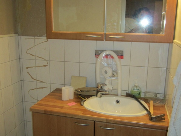 Avant rénovation. Le gros placard du coin est déjà enlevé