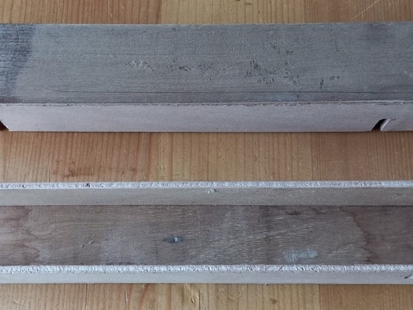 Les garde-boue sont faits de 2 flans en contre-plaqué, la forme extérieure est faite de chutes de plaquage en noyer formé.