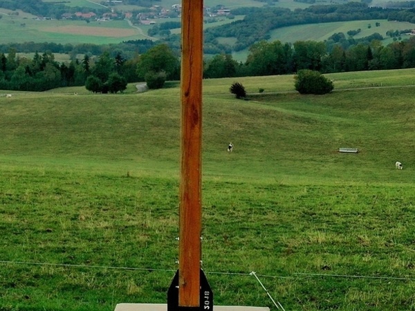 Croix du village déjà refaite