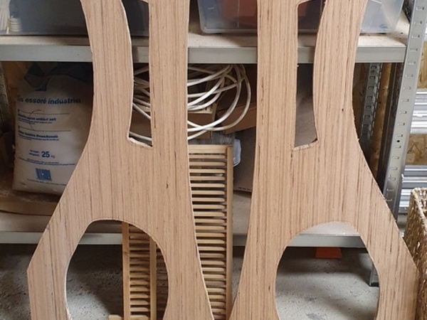 les 2 flancs dégrossis préts à être usinés dans le gabarit