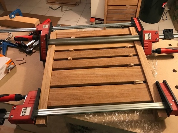 Premier panneau latéral