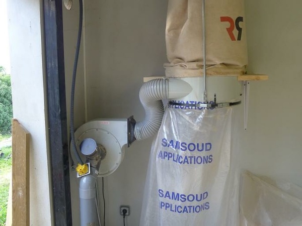 L'aspirateur Robland fixé au mur