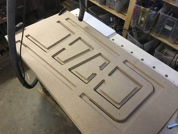 panneau découpé suivant gabarit