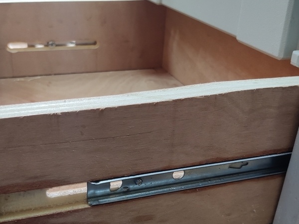 L'adaptation des glissières pour une sortie totale