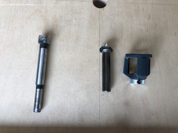 A droite le fraisoir avec la butée démontée