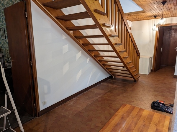 Escalier au début de la pose