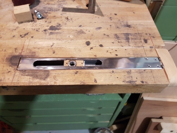 ça c'était avant le coup de ponceuse pour rafraichir le dessus de l'établi