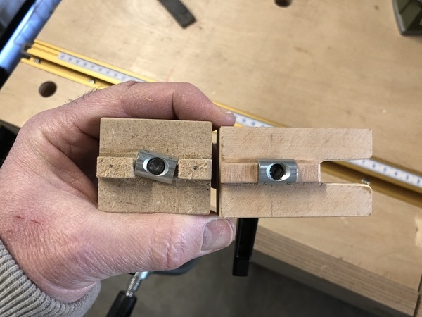 à gauche la v1, à droite la v2