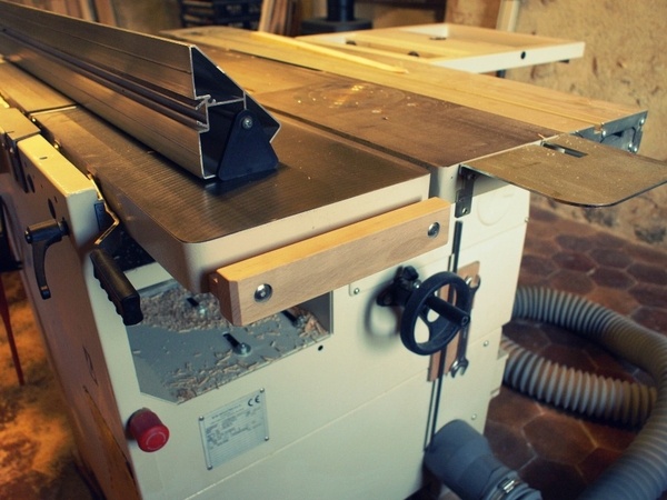 Support en bout de table d'entrée