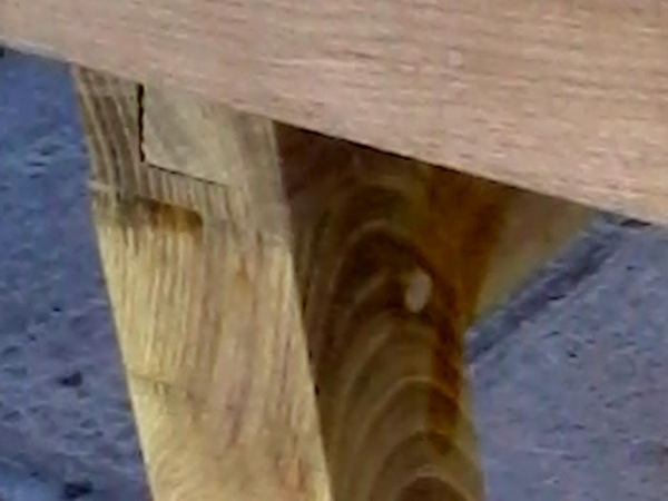 detail de l'assemblage plateau piétement