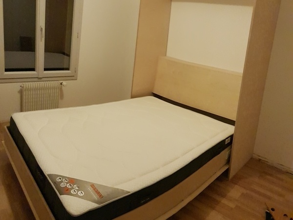 les déformations de l'image sont due au mode panoramique utilisé pour prendre la photo