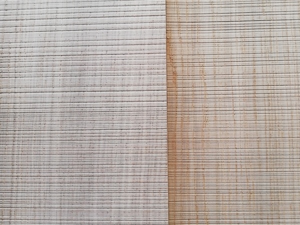 celui de gauche est vernis mat et à droite il est brut