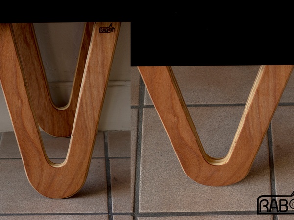 Comme pour mon banc en frêne olivier j'ai joué avec la perception visuelle. De face le bas des pieds sont trop haut, mais lorsque l'on est à la hauteur du meuble il est vu de la même dimension que les bords. :)