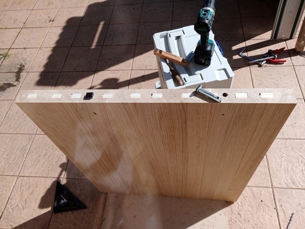 Mise en place des vérins réglables dans le 2eme jambage