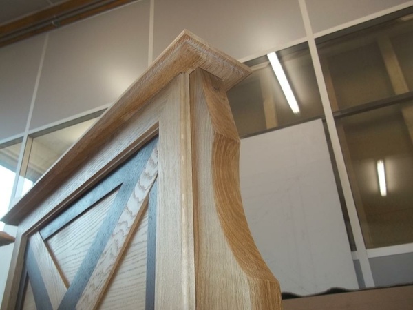 encastrement de la cimaise et cintre du montant {img:1636}