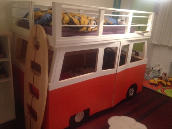 version finale en service avec https://www.lairdubois.fr/creations/2790-planche-de-surf-echelle.html