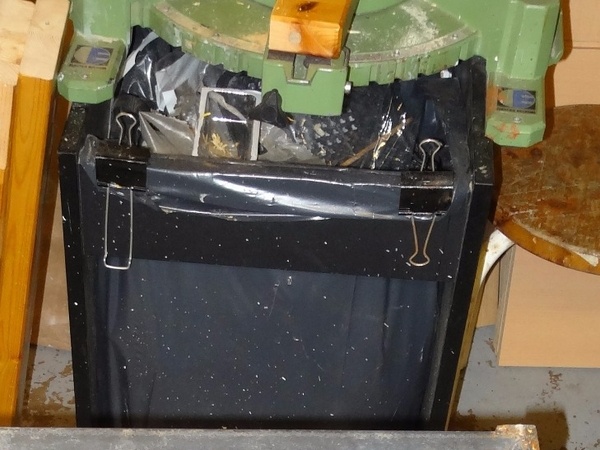 L’ancien support sac poubelle et scie