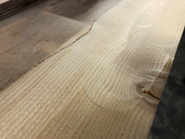 On voit les défauts en arc de cercles à droite de l'image