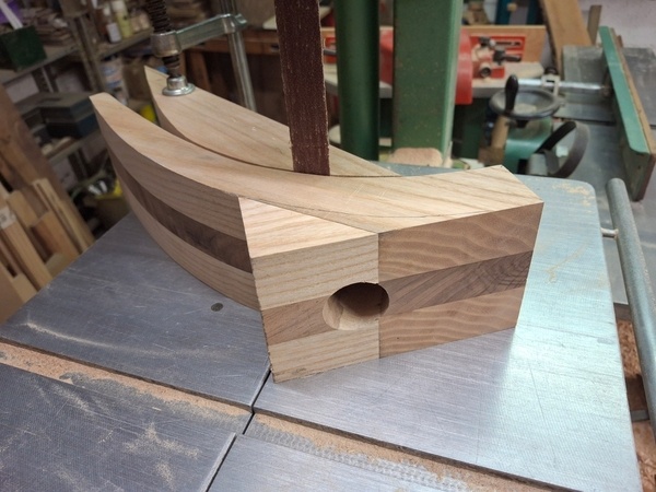 Pré-ponçage avec pièce d'appui en arrière plan