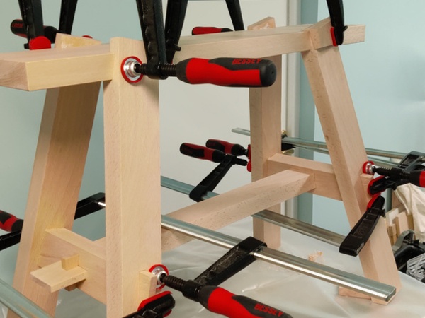 Il parrait qu’on a jamais assez de serre-joint