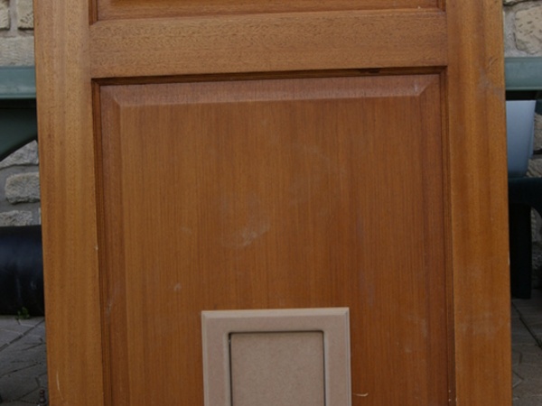 Montage à blanc sur la porte