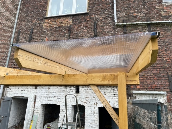 Pose de la première plaque