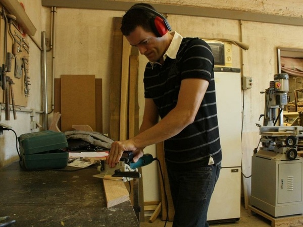 à l'oeuvre avec la fraiseuse à lamelle