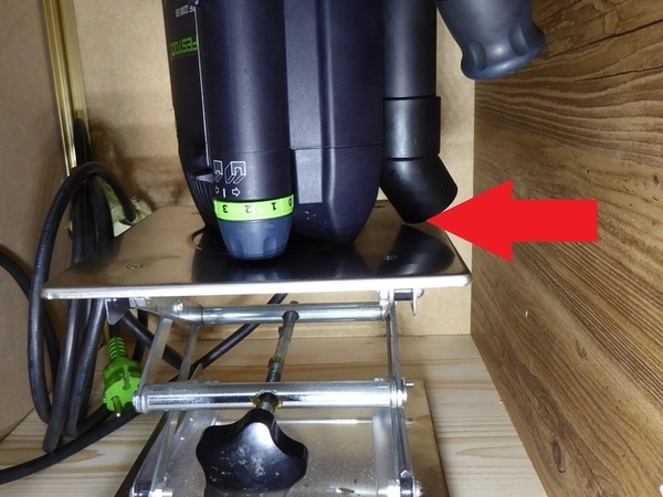 le conduit d'aspiration touche l'élévateur