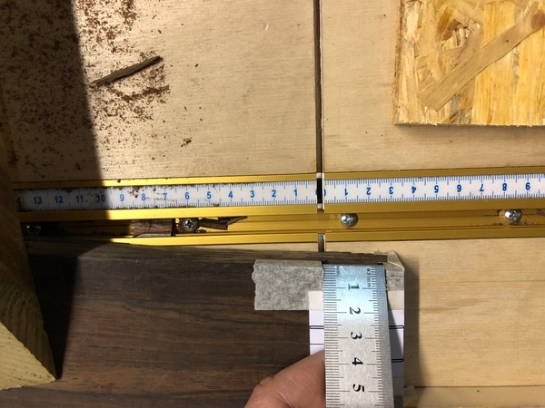 Le réglet entre juste dans la rainure