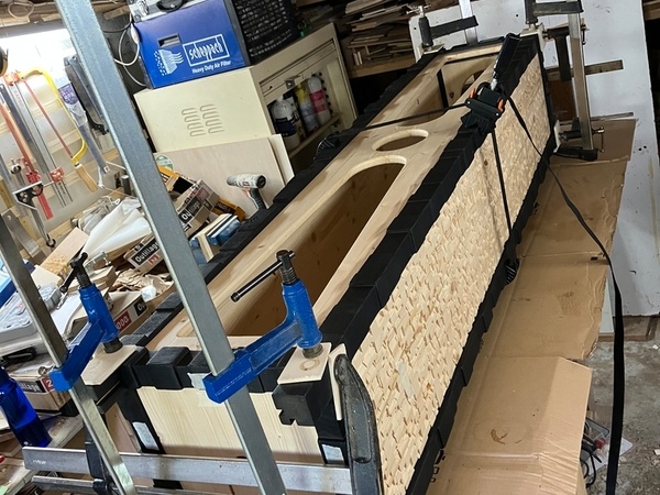 Coller dans un petit atelier : la définition du bonheur.