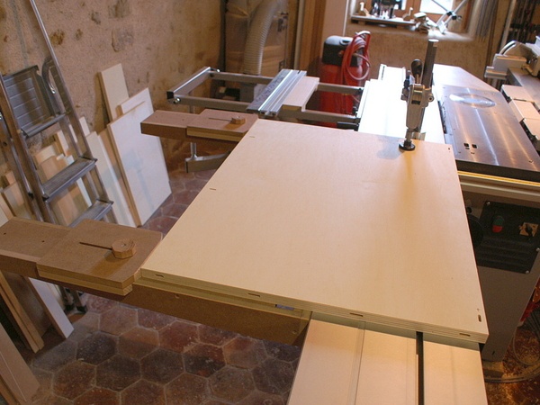 Dispositif de coupe parallèle sur chariot