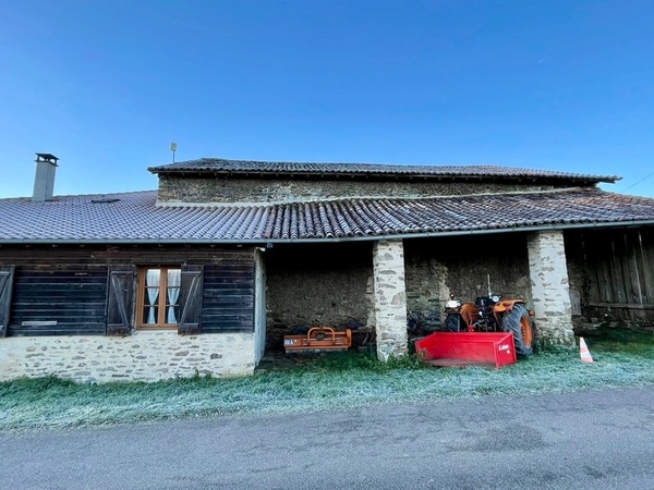 Préau accolé vue de face